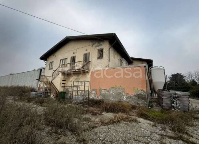 locale commerciale in vendita a Roveredo di Guà
