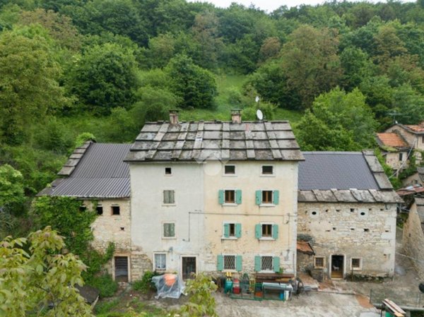 casa indipendente in vendita a Roverè Veronese