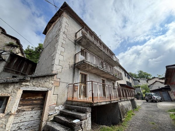 casa indipendente in vendita a Roverè Veronese in zona Roverè