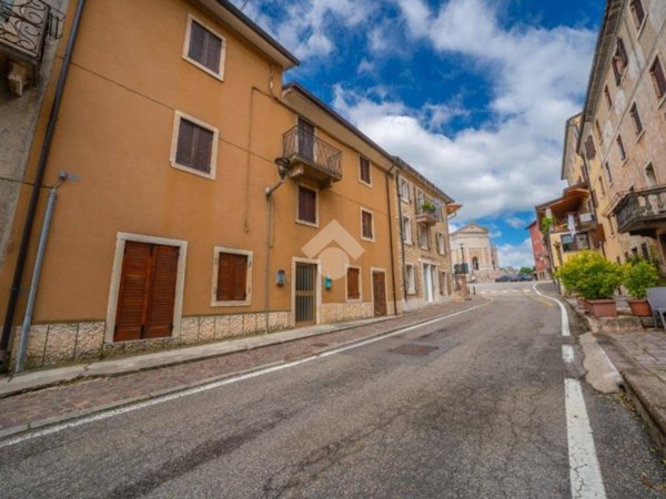 pentavano in vendita a Roverè Veronese
