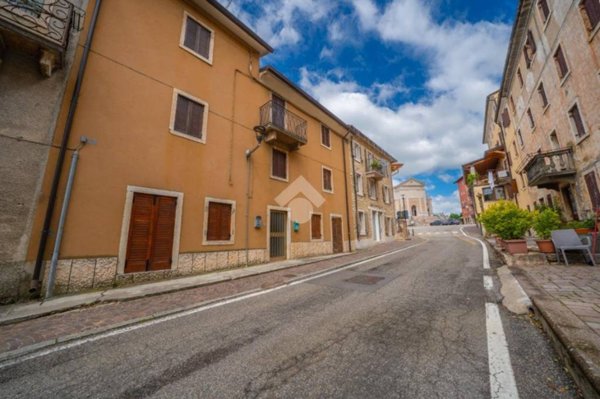 casale in vendita a Roverè Veronese