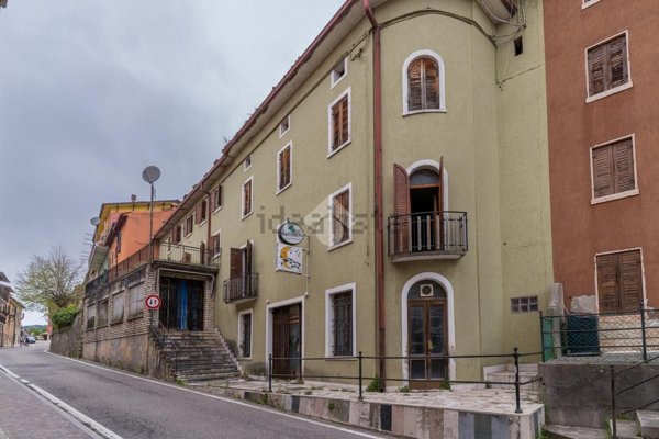 locale commerciale in vendita a Roverè Veronese