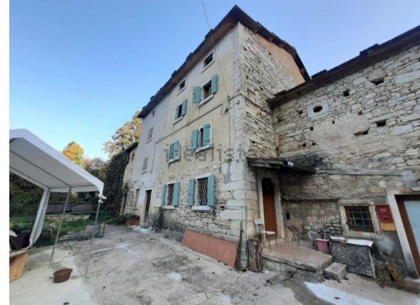 casale in vendita a Roverè Veronese in zona San Francesco