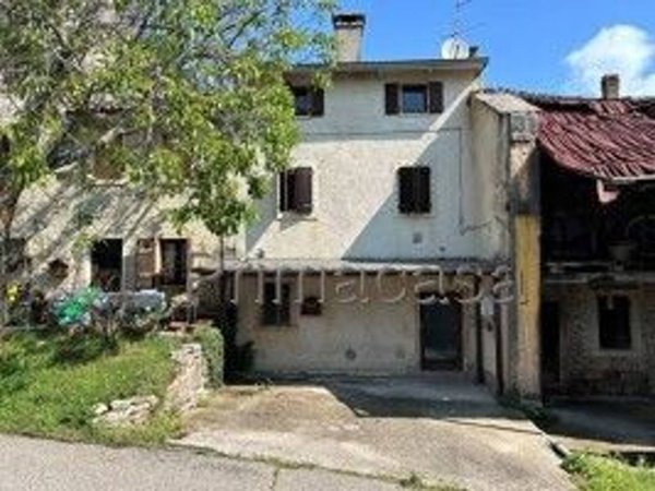 casale in vendita a Roverè Veronese in zona Roverè