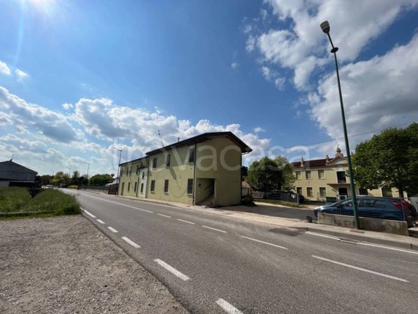 appartamento in vendita a Salizzole in zona Engazzà