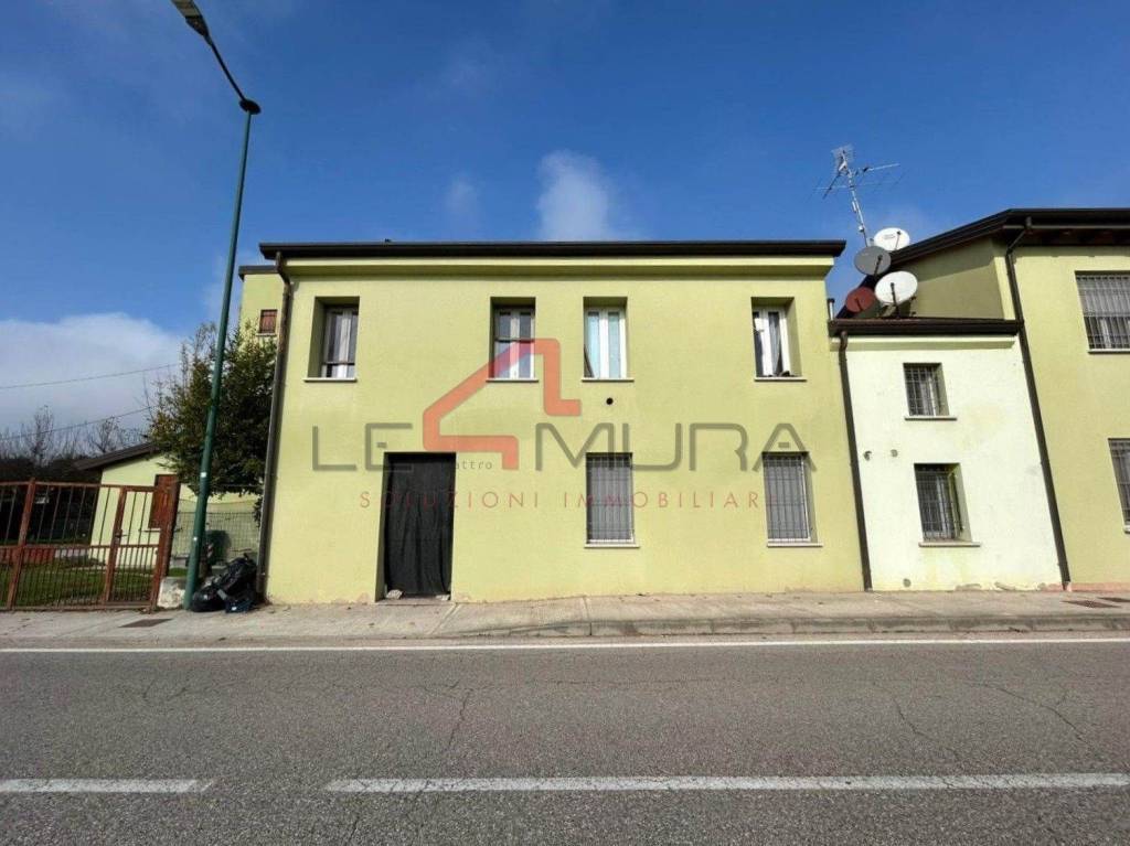 appartamento in vendita a Salizzole in zona Engazzà