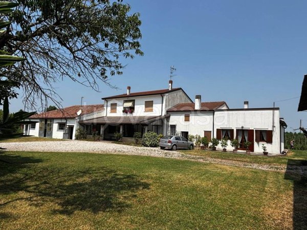 casa indipendente in vendita a Salizzole in zona Bionde