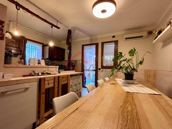 casa indipendente in vendita a Salizzole in zona Bionde