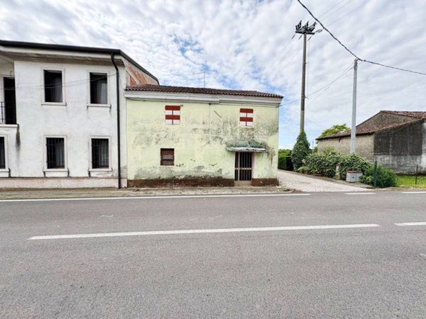 casa indipendente in vendita a Salizzole in zona Engazzà