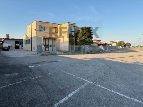 locale commerciale in vendita a Salizzole