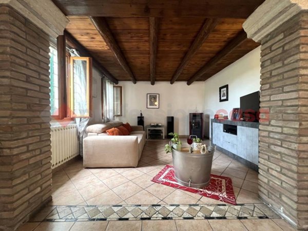 casa indipendente in vendita a Salizzole in zona Valmorsel