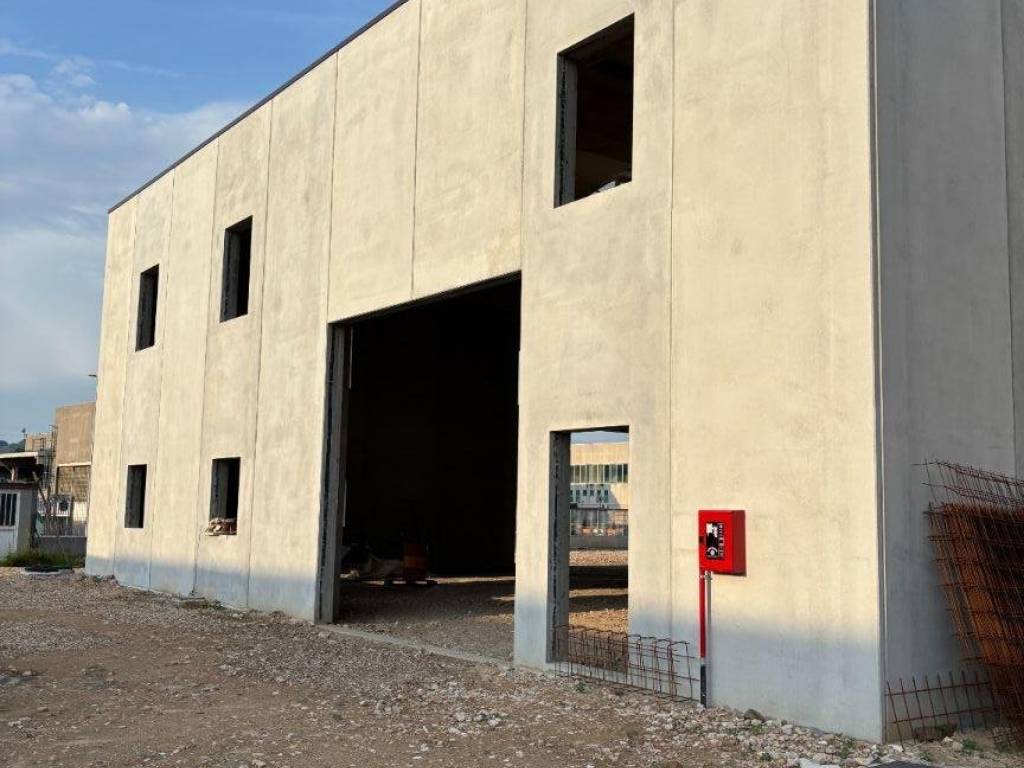 locale commerciale in vendita a San Bonifacio