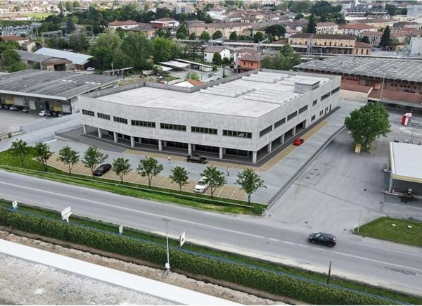 locale commerciale in vendita a San Bonifacio