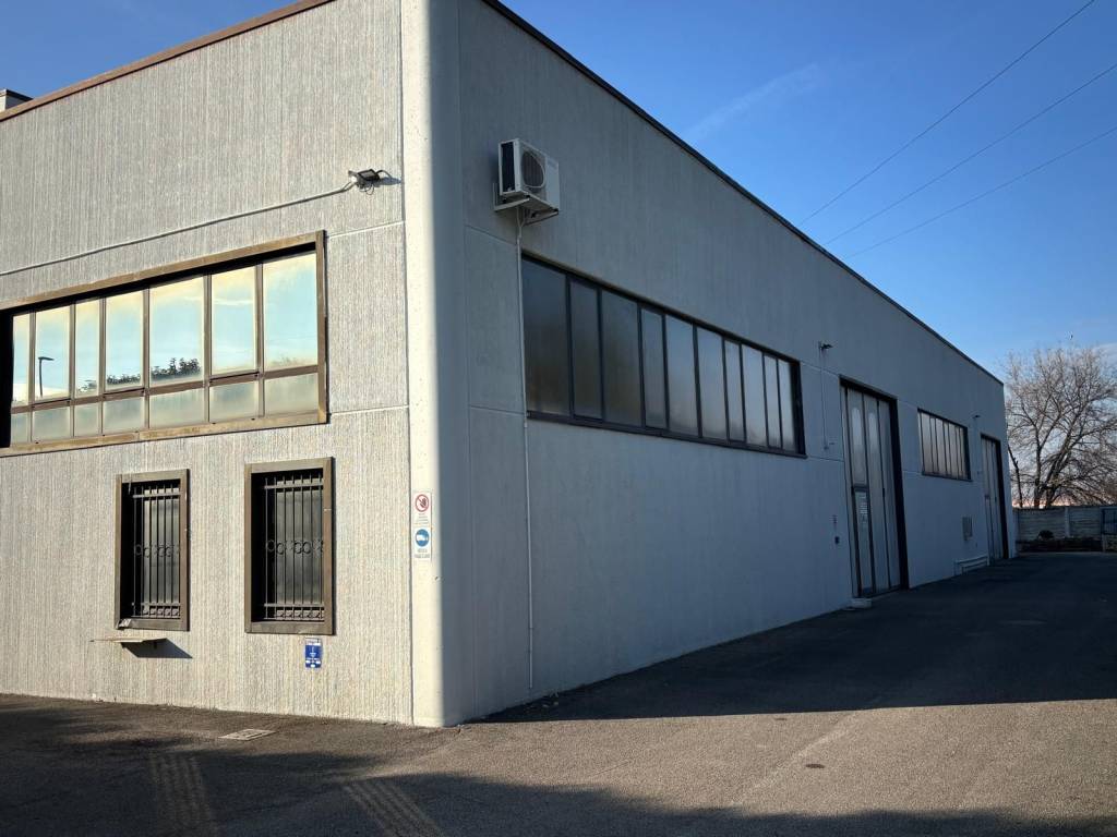 locale commerciale in vendita a San Bonifacio