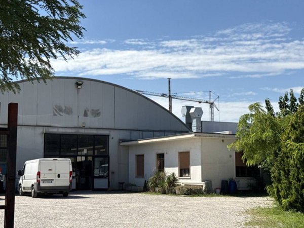 locale commerciale in vendita a San Bonifacio