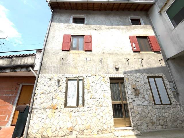 casa indipendente in vendita a San Giovanni Ilarione in zona Castello