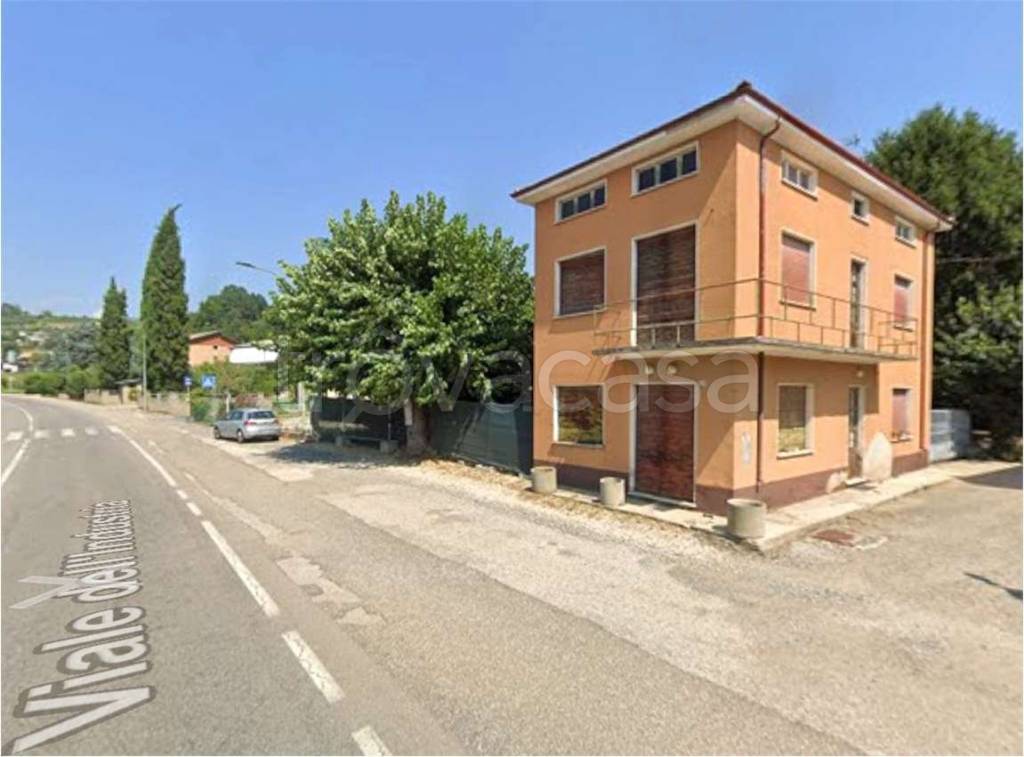 casa indipendente in vendita a San Giovanni Ilarione