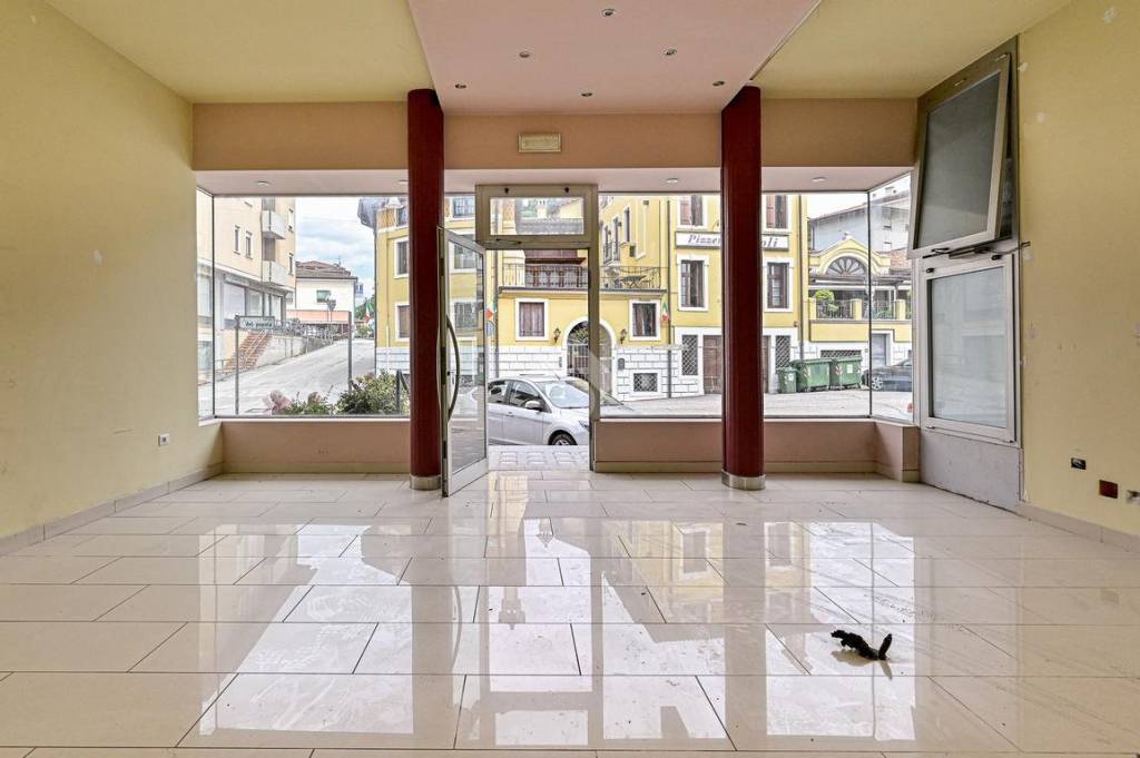 negozio in vendita a San Giovanni Ilarione