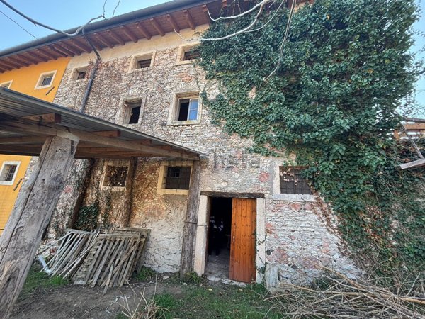 casale in vendita a San Giovanni Ilarione