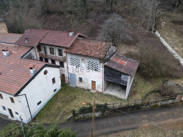 appartamento in vendita a San Giovanni Ilarione in zona Castello