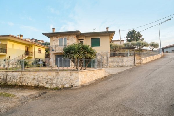 casa indipendente in vendita a San Giovanni Ilarione in zona Castello