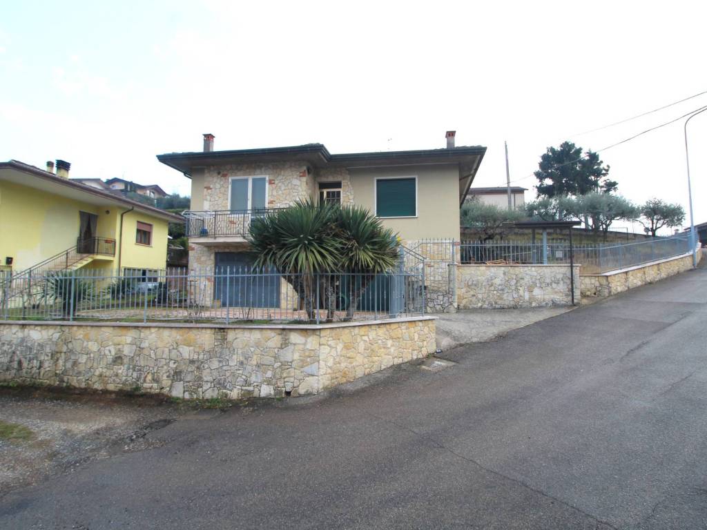 casa indipendente in vendita a San Giovanni Ilarione in zona Castello
