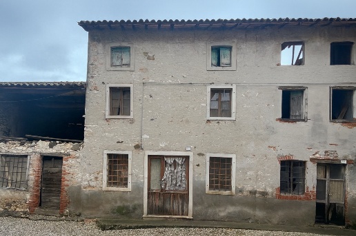appartamento in vendita a San Giovanni Ilarione in zona Castello