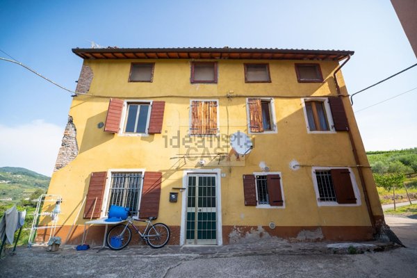 appartamento in vendita a San Giovanni Ilarione in zona Castello