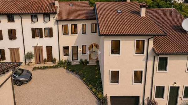 casa indipendente in vendita a San Giovanni Ilarione in zona Castello