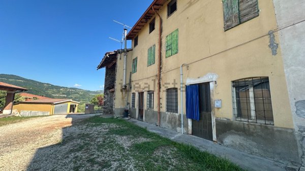 casa indipendente in vendita a San Giovanni Ilarione in zona Castello