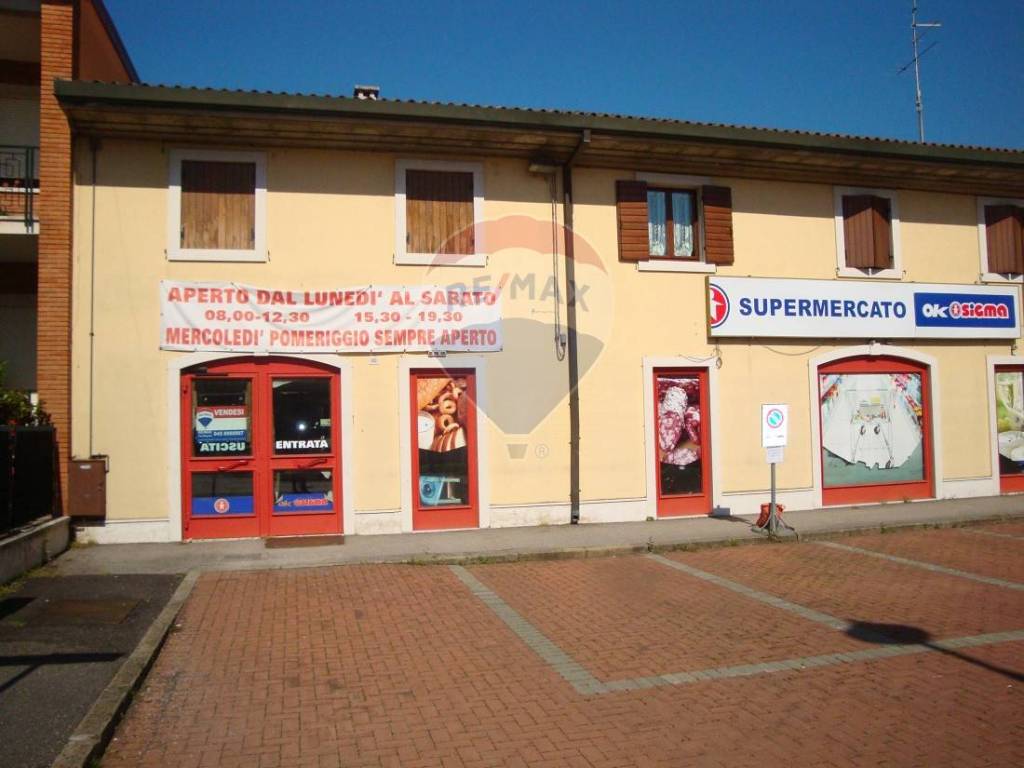 negozio in vendita a San Giovanni Lupatoto in zona Raldon