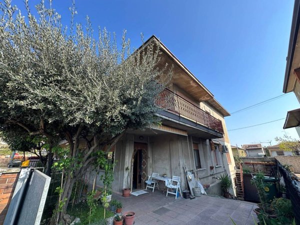 casa indipendente in vendita a San Giovanni Lupatoto