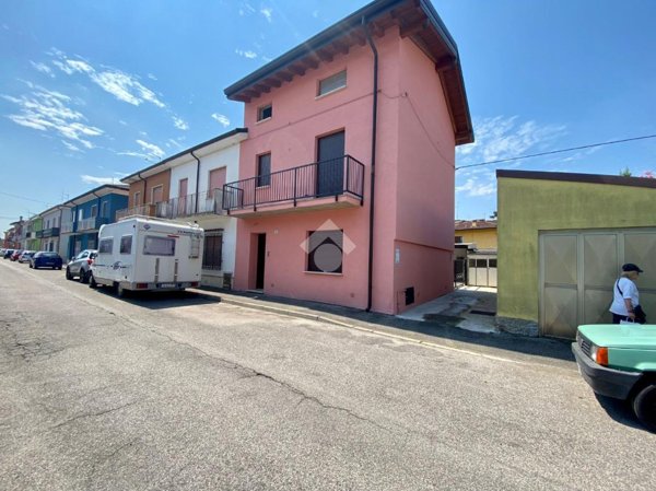 casa indipendente in vendita a San Giovanni Lupatoto