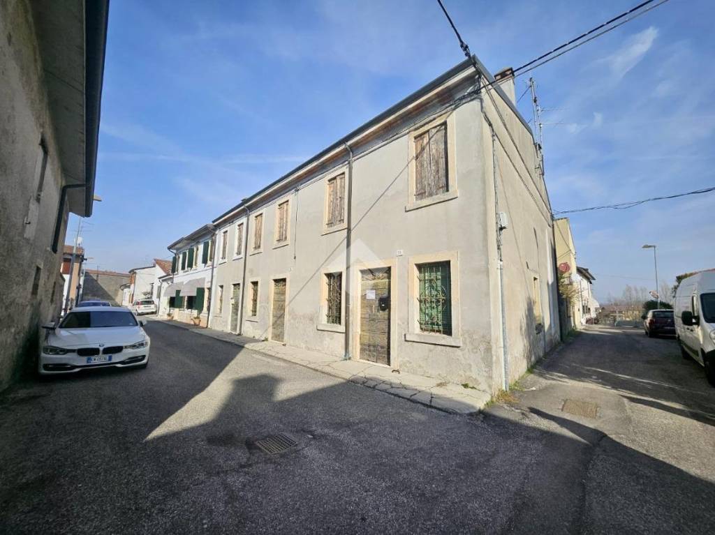 casa indipendente in vendita a San Giovanni Lupatoto