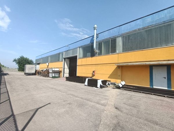 locale commerciale in vendita a San Giovanni Lupatoto