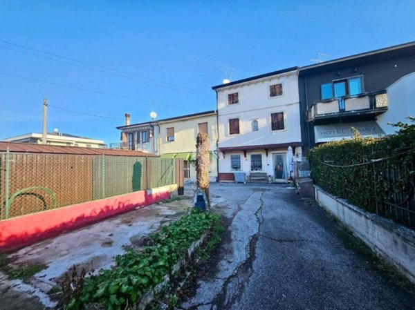 casa indipendente in vendita a San Giovanni Lupatoto