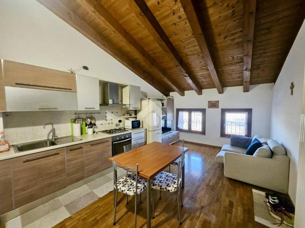 appartamento in vendita a San Giovanni Lupatoto in zona Camacici
