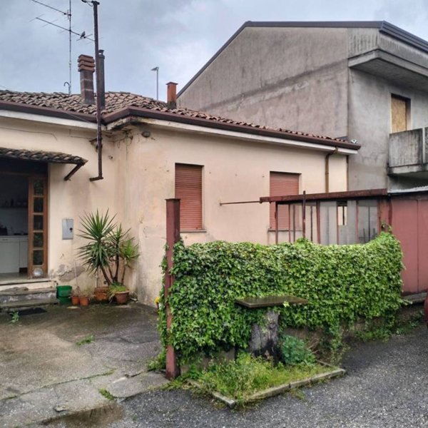 casa indipendente in vendita a San Giovanni Lupatoto