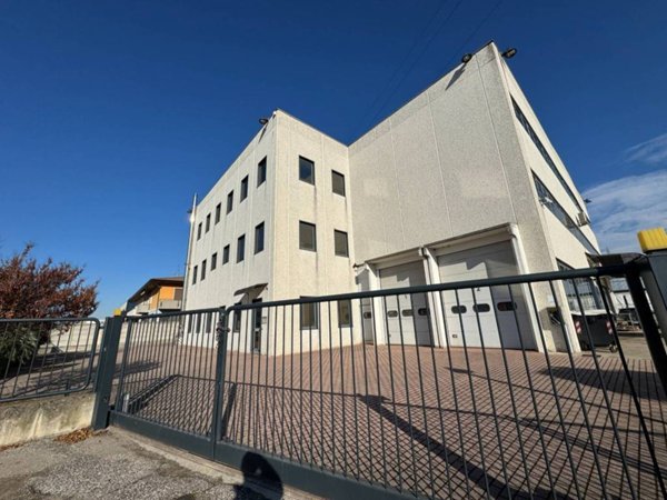 capannone in vendita a San Giovanni Lupatoto