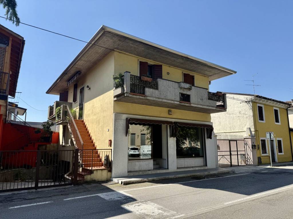 appartamento in vendita a San Giovanni Lupatoto in zona Raldon