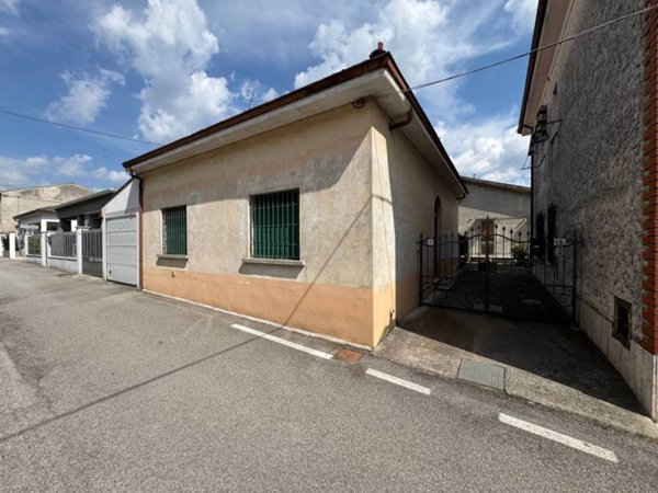 casa indipendente in vendita a San Giovanni Lupatoto