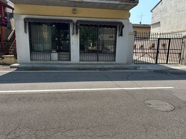 negozio in vendita a San Giovanni Lupatoto in zona Raldon