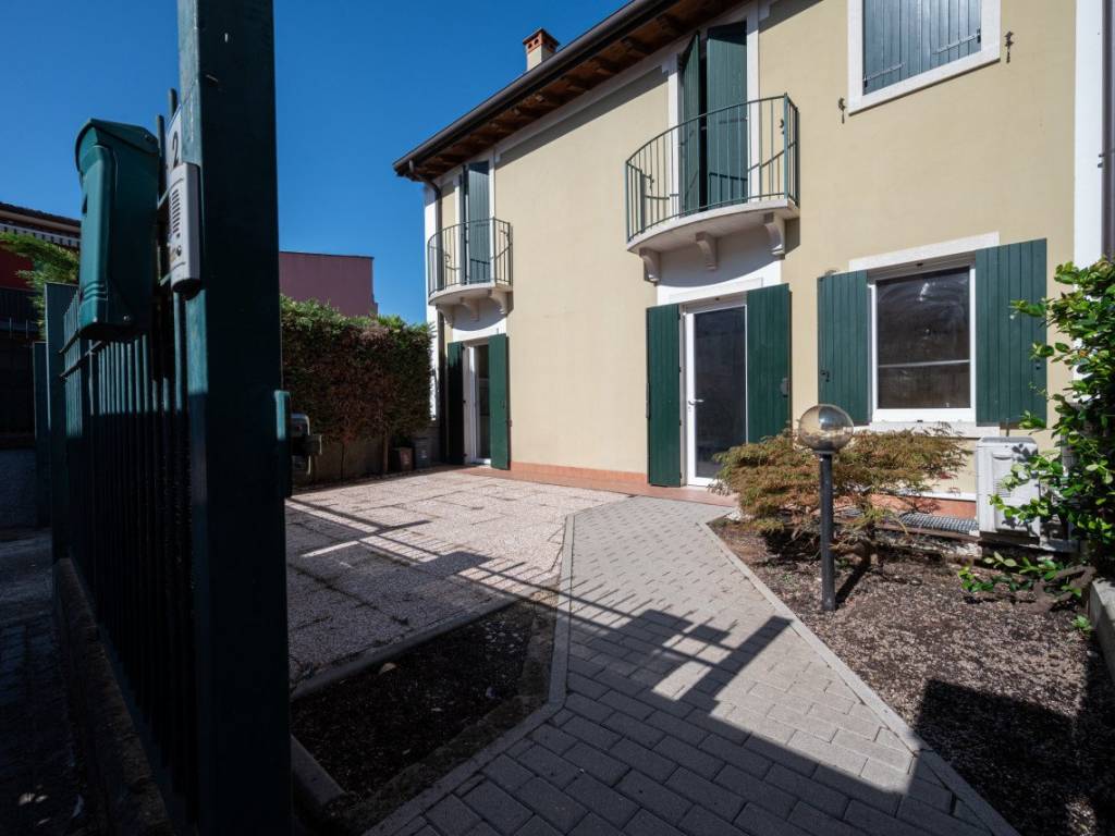 casa indipendente in vendita a San Giovanni Lupatoto in zona Raldon