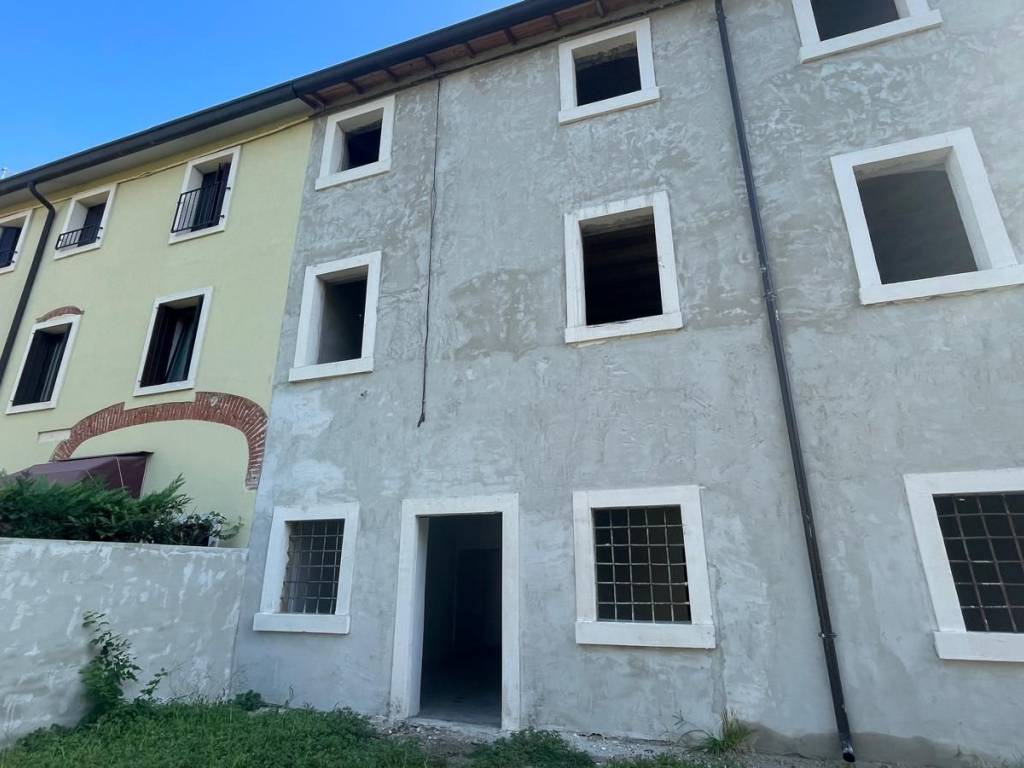 casa indipendente in vendita a San Giovanni Lupatoto