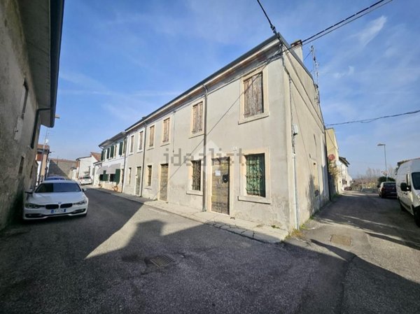 casa indipendente in vendita a San Giovanni Lupatoto