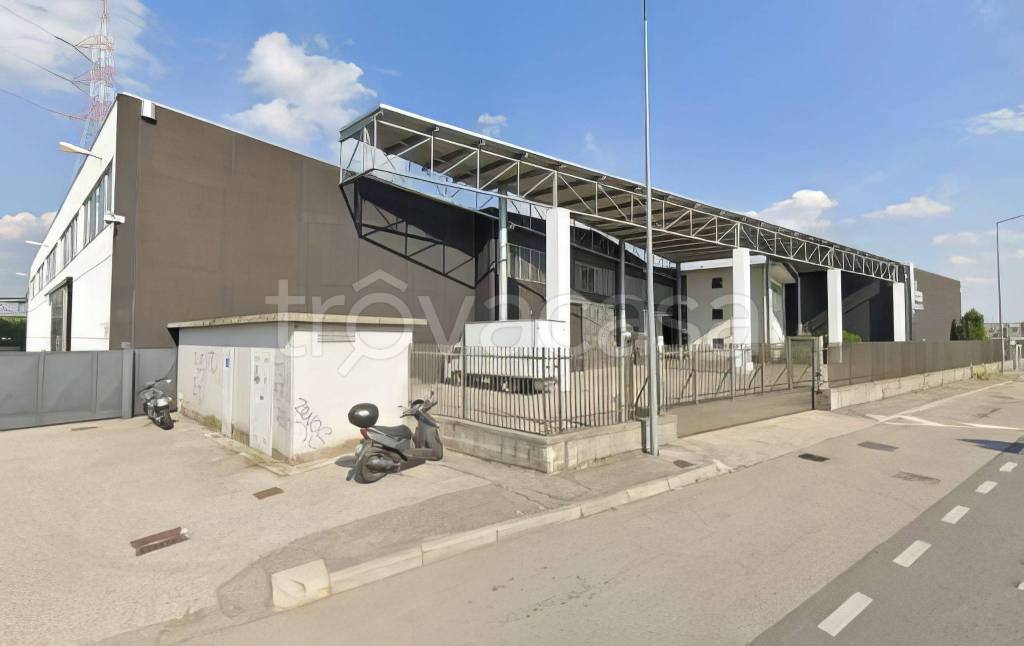 locale commerciale in vendita a San Giovanni Lupatoto