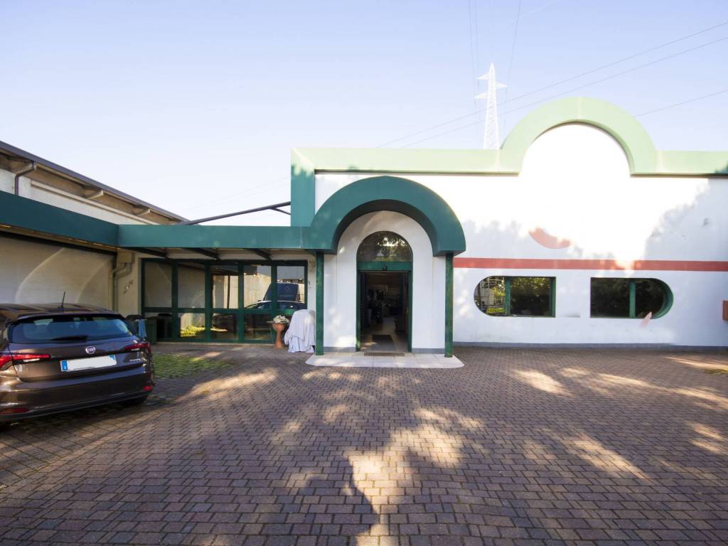 locale commerciale in vendita a San Giovanni Lupatoto