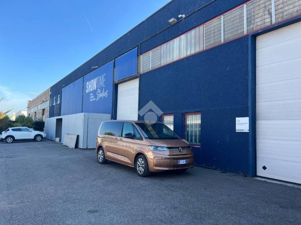 locale commerciale in vendita a San Giovanni Lupatoto