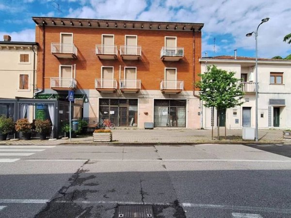 negozio in vendita a San Giovanni Lupatoto in zona Raldon