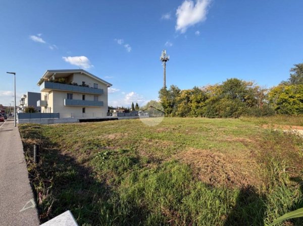 terreno edificabile in vendita a San Giovanni Lupatoto